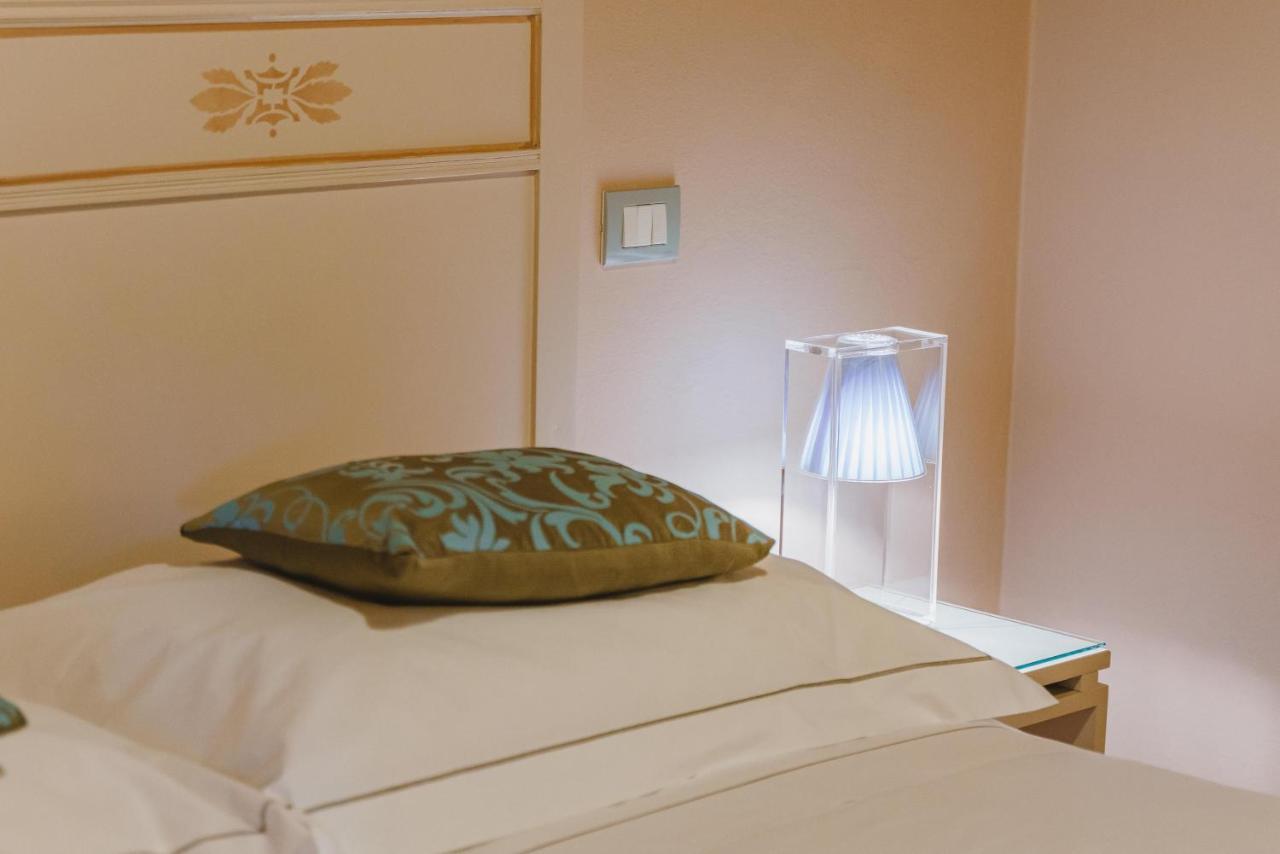 Duchess Boutique De Charme Bed & Breakfast ฟลอเรนซ์ ภายนอก รูปภาพ